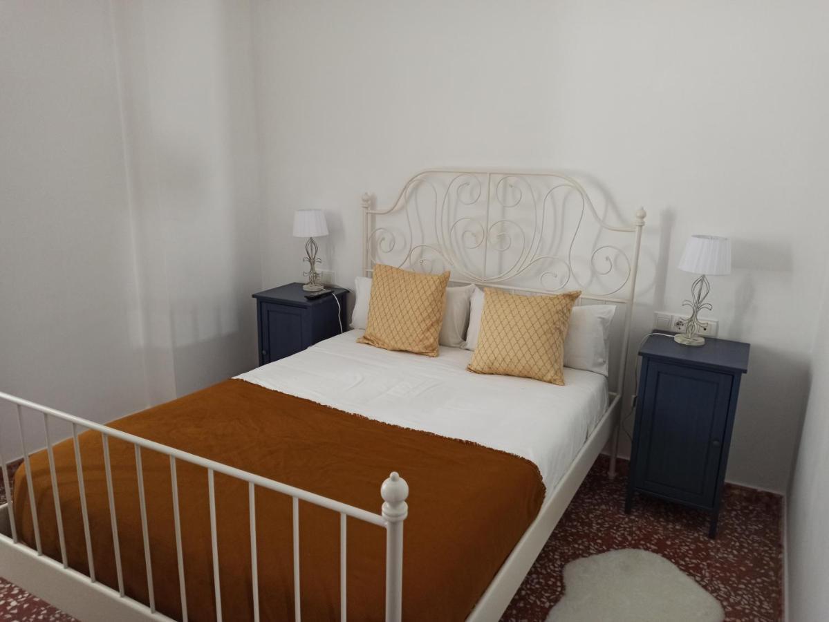 Frenteabastos Suites Cafe Hostal & Apartments Καρμόνα Δωμάτιο φωτογραφία