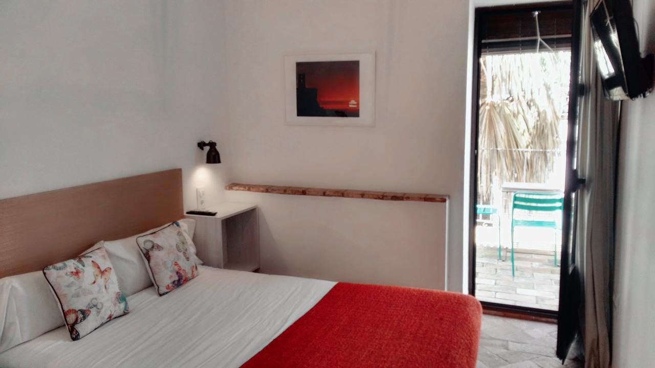 Frenteabastos Suites Cafe Hostal & Apartments Καρμόνα Εξωτερικό φωτογραφία