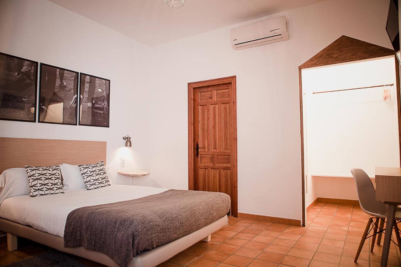 Frenteabastos Suites Cafe Hostal & Apartments Καρμόνα Εξωτερικό φωτογραφία